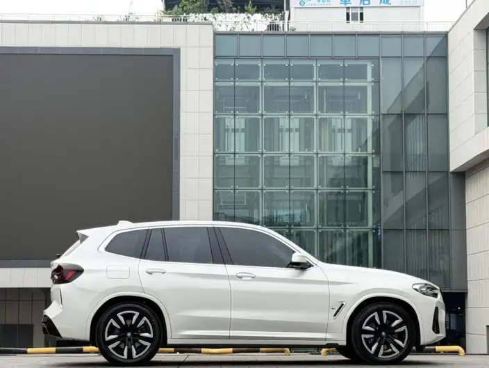 BMW iX3 2023 Model Leading Model – фото 8