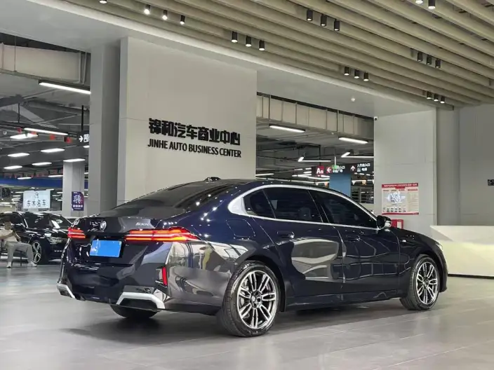 BMW 5 Series 2024 Model 530Li Leading Model M Sports Set – фото 6