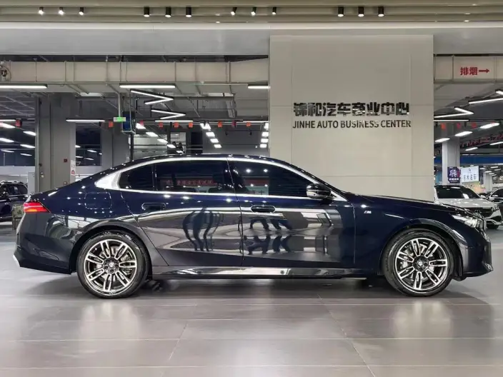 BMW 5 Series 2024 Model 530Li Leading Model M Sports Set – фото 7