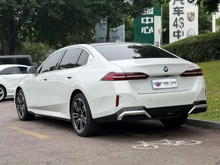 BMW 5 Series 2024 Model 525Li M Sports Set – фото 4