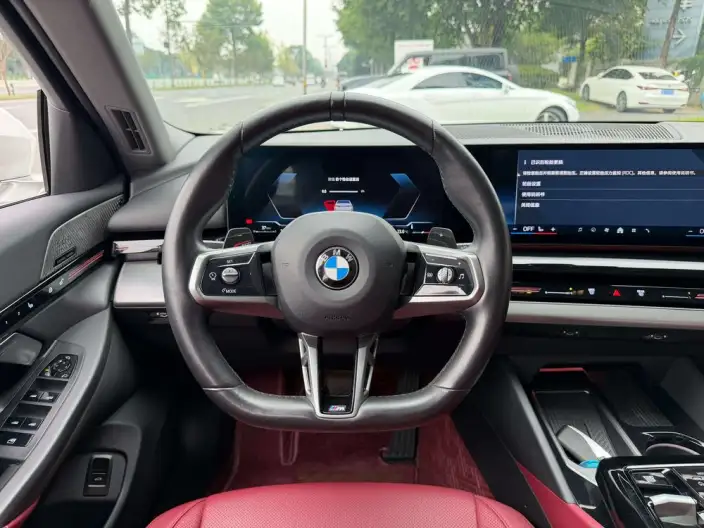 BMW 5 Series 2024 Model 525Li M Sports Set – фото 9