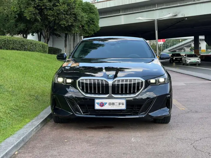 BMW 5 Series 2025 Model 530Li Leading Model M Sports Set – фото 2