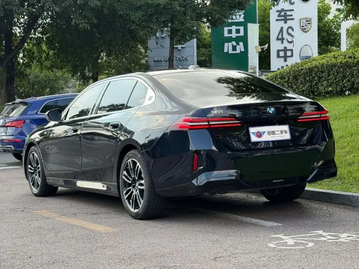 BMW 5 Series 2025 Model 530Li Leading Model M Sports Set – фото 4
