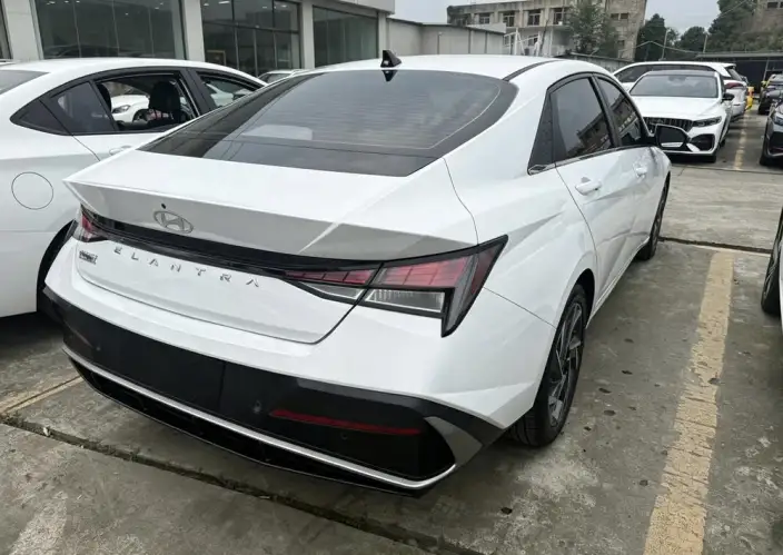 Hyundai Ioniq 2023 Model 1.5L CVT GLX Elite Edition – фото 6
