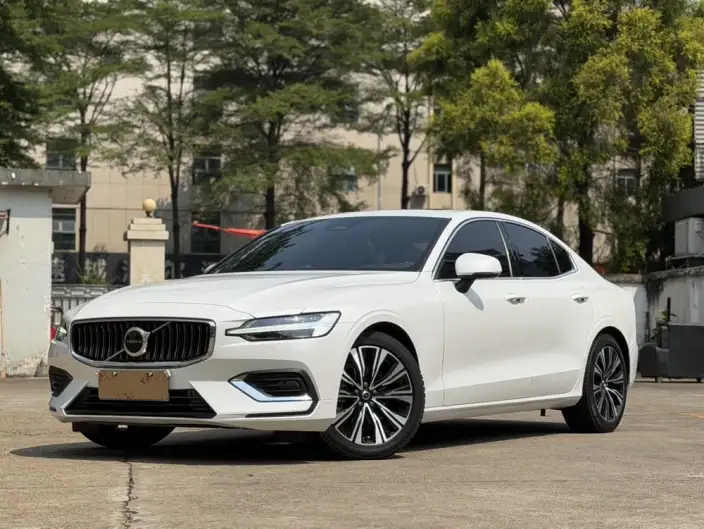 Volvo S60 2023 Model B4 Smart Range Deluxe Edition