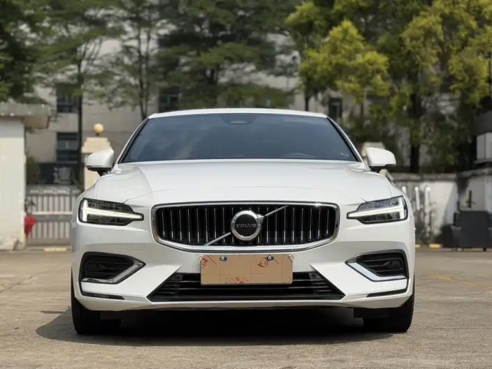 Volvo S60 2023 Model B4 Smart Range Deluxe Edition