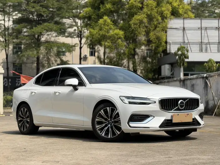 Volvo S60 2023 Model B4 Smart Range Deluxe Edition