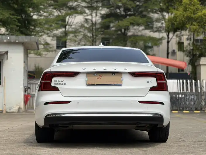 Volvo S60 2023 Model B4 Smart Range Deluxe Edition – фото 5