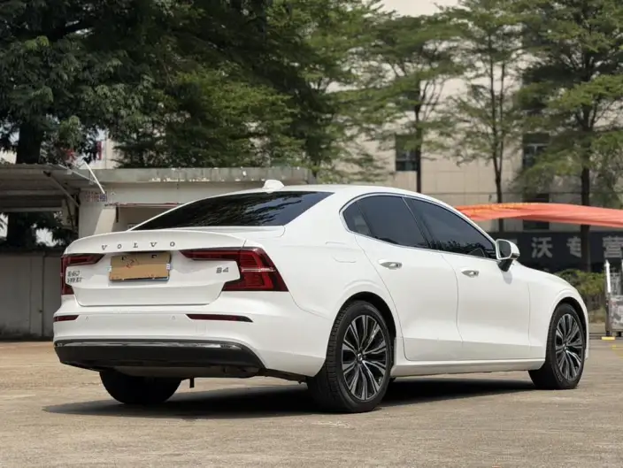 Volvo S60 2023 Model B4 Smart Range Deluxe Edition – фото 6