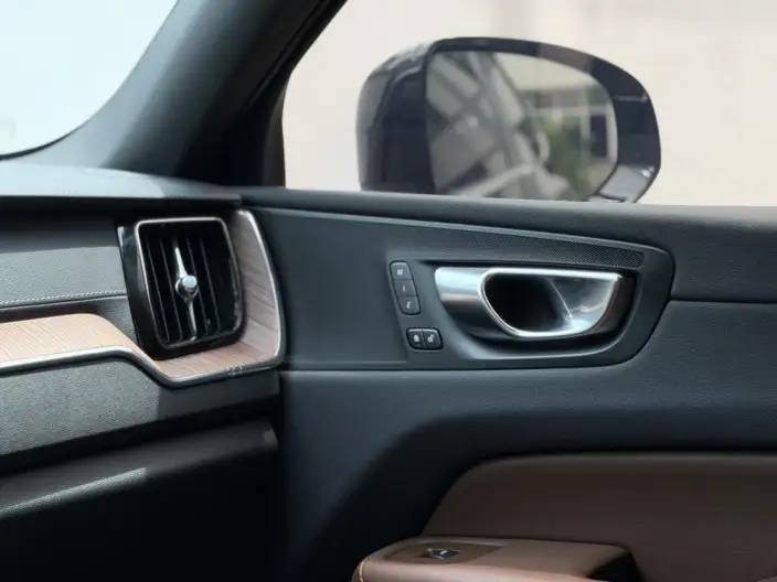 Volvo XC60 2024 Model B5 4WD Smart Range Deluxe Edition – фото 8