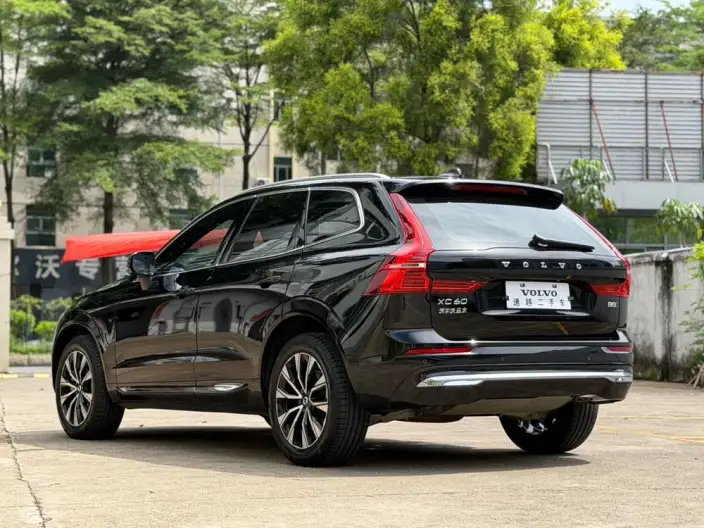 Volvo XC60 2023 Model B5 4WD Smart Range Deluxe Edition