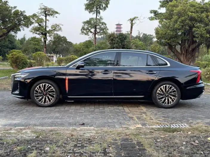 Hongqi H5 2024 Model 2.0T Automatic Smart Flag Enjoy Edition