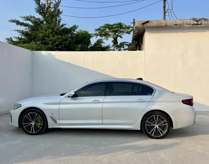 BMW 5 Series 2023 Model 530Li Leading Model M Sports Set – фото 3