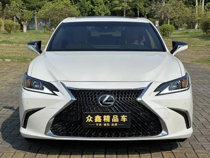 Lexus ES 2022 Model 300h Superior Edition