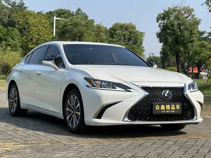 Lexus ES 2022 Model 300h Superior Edition