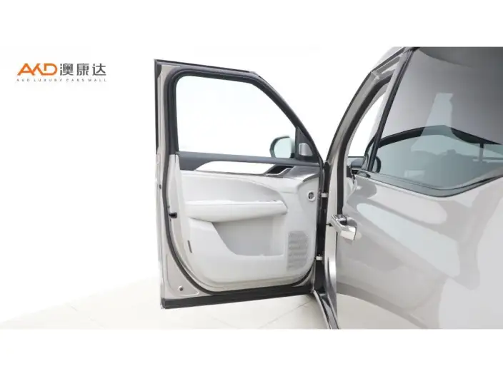 Volvo EM90 2025 Model Ultra VI seat – фото 9