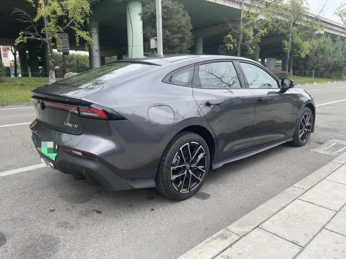 Changan UNI-V iDD 2024 Model Blue whale Smart power iDD 136km Smart Prestige Model – фото 5