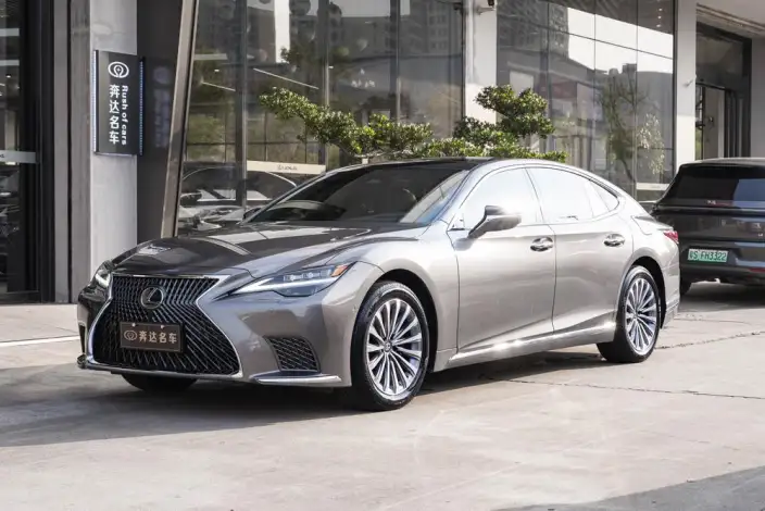 Lexus LS 2024 Model 500h Deluxe Edition