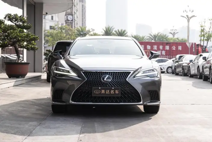 Lexus LS 2024 Model 500h Deluxe Edition