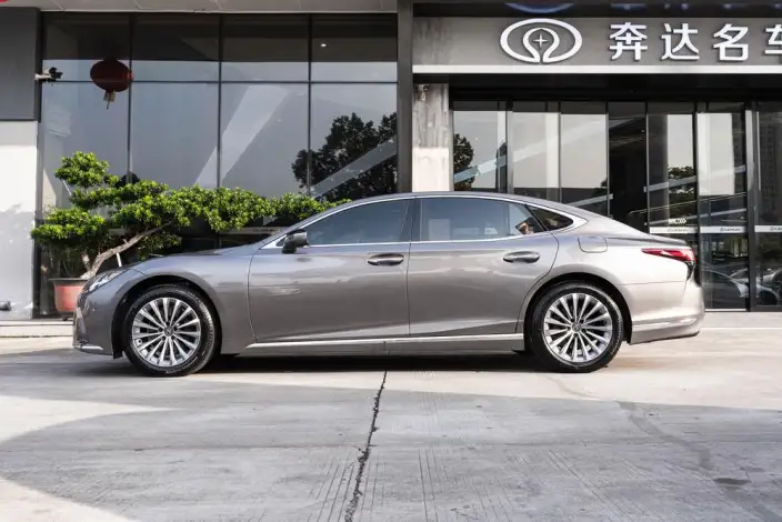 Lexus LS 2024 Model 500h Deluxe Edition