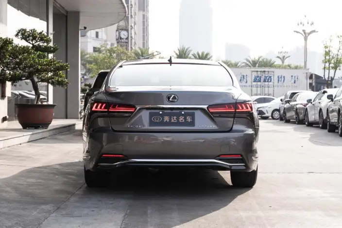 Lexus LS 2024 Model 500h Deluxe Edition
