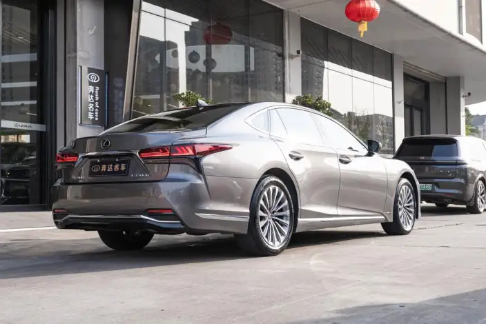 Lexus LS 2024 Model 500h Deluxe Edition – фото 5