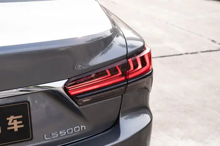 Lexus LS 2024 Model 500h Deluxe Edition – фото 7