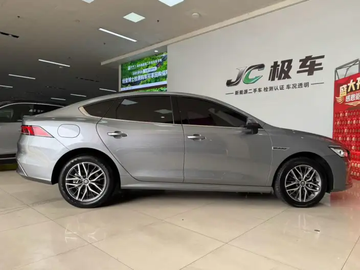 BYD Qin PLUS DM 2021 Model DM-i 120KM Noble Model – фото 6