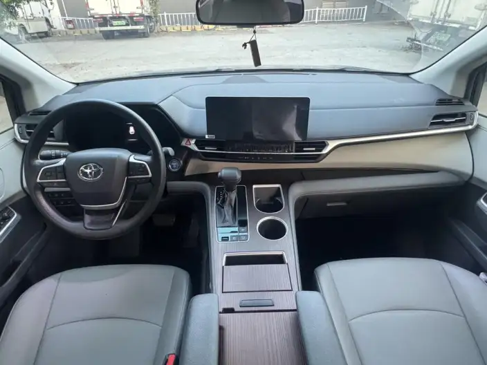 Granvia 2023 Model Intelligent Hybrid 2.5L Comfort Edition – фото 5