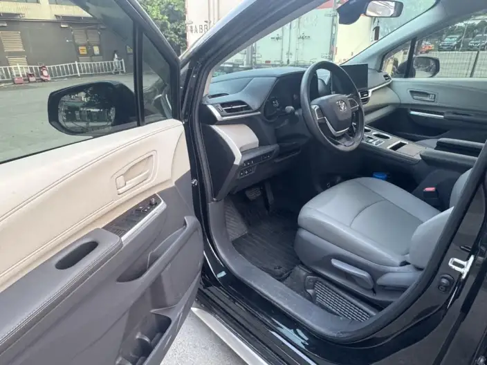 Granvia 2023 Model Intelligent Hybrid 2.5L Comfort Edition – фото 6