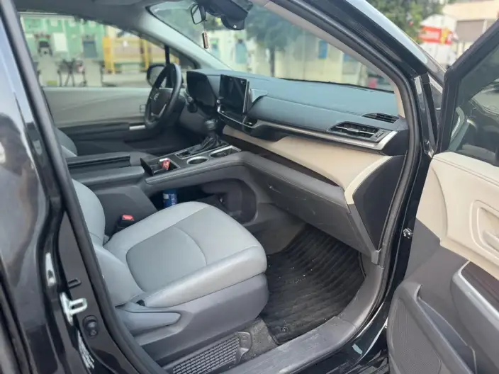 Granvia 2023 Model Intelligent Hybrid 2.5L Comfort Edition – фото 9