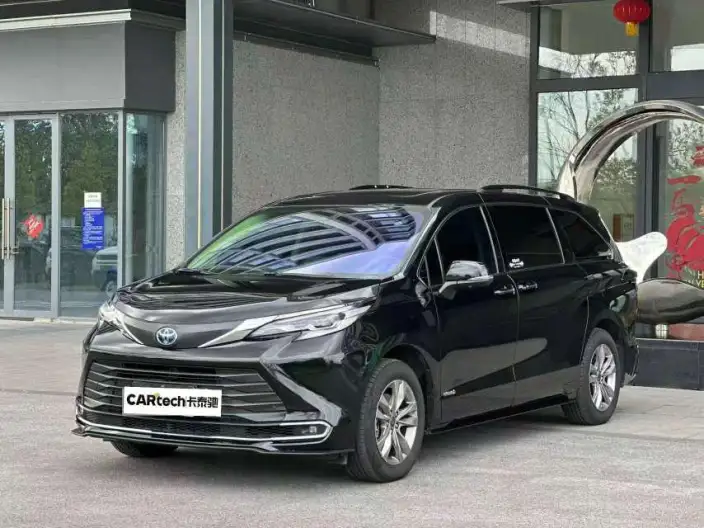 Toyota Sienna 2023 Model Hybrid 2.5L Deluxe Edition