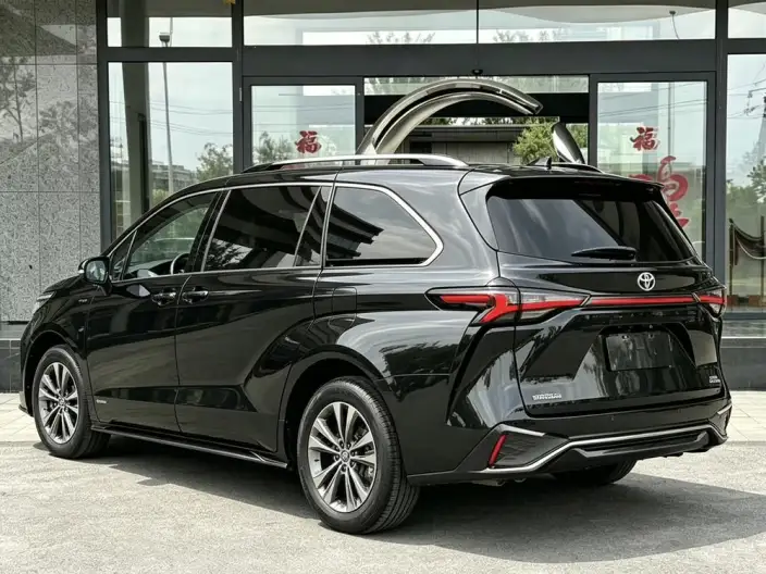 Toyota Sienna 2023 Model Hybrid 2.5L Deluxe Edition
