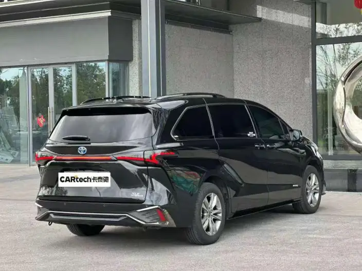 Toyota Sienna 2023 Model Hybrid 2.5L Deluxe Edition