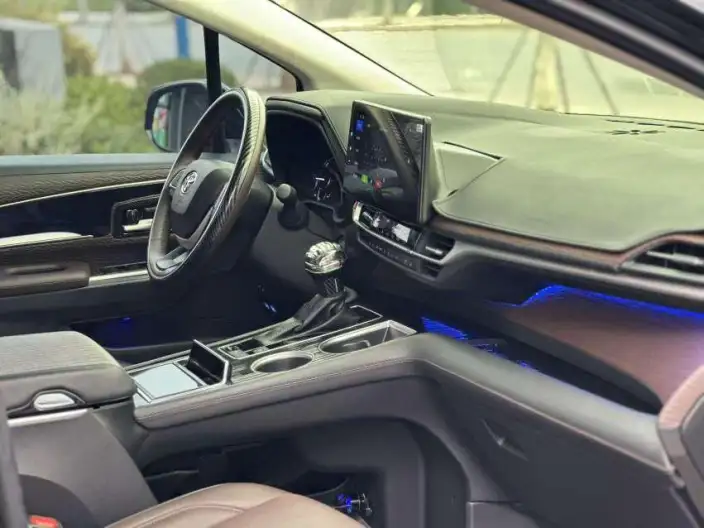 Toyota Sienna 2023 Model Hybrid 2.5L Deluxe Edition – фото 6