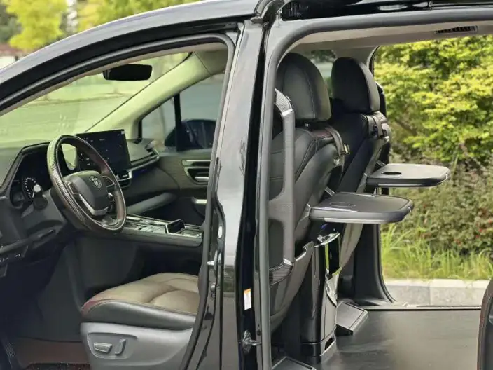 Toyota Sienna 2023 Model Hybrid 2.5L Deluxe Edition – фото 8