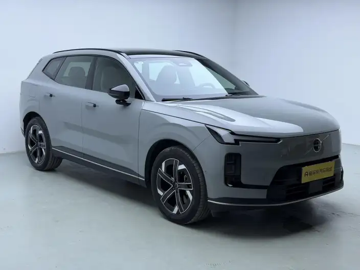 Volvo XC70 2026 Model 2WD Long Battery Life Pro Core