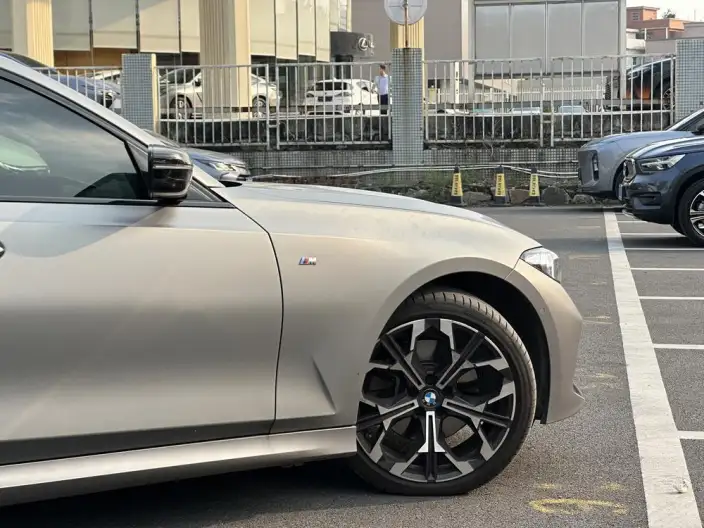 BMW 3 Series 2025 Model 330Li 50th Anniversary Limited edition – фото 6