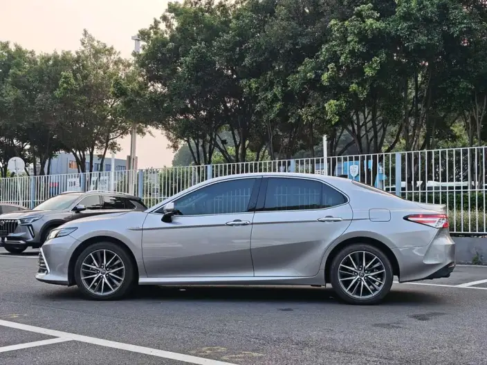 Toyota Camry 2021 Model Hybrid 2.5HG Deluxe Edition