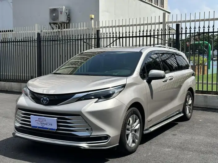 Toyota Sienna 2021 Model 2.5L Hybrid Platinum edition