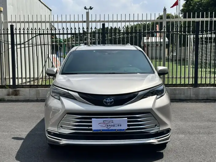 Toyota Sienna 2021 Model 2.5L Hybrid Platinum edition