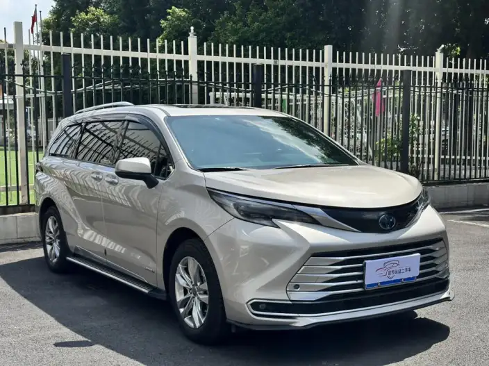Toyota Sienna 2021 Model 2.5L Hybrid Platinum edition
