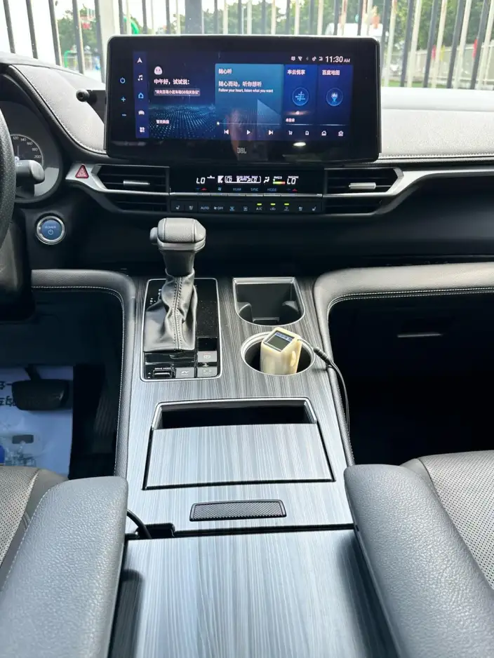Toyota Sienna 2021 Model 2.5L Hybrid Platinum edition – фото 9
