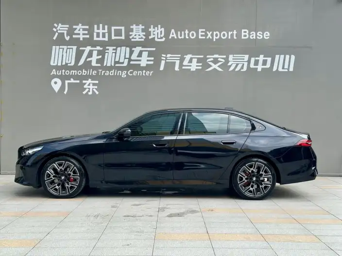 BMW 5 Series 2025 Model 530Li Exclusive Model M Sports Set