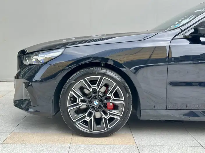 BMW 5 Series 2025 Model 530Li Exclusive Model M Sports Set – фото 5