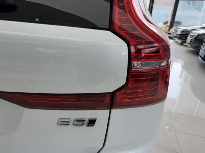 Volvo XC60 2024 Model B5 4WD Smart Range Deluxe Edition – фото 9