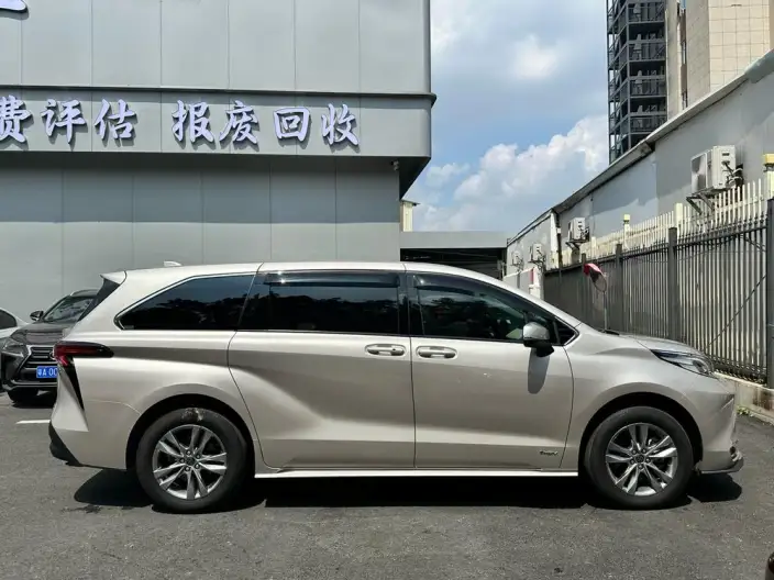 Toyota Sienna 2024 Model Hybrid 2.5L Comfort Edition – фото 7