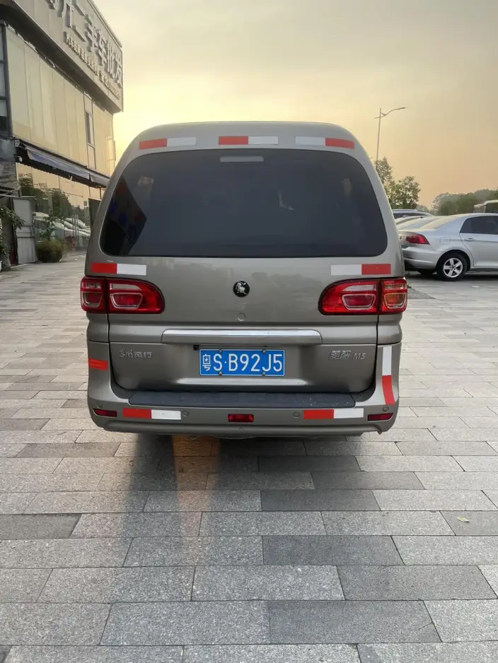 Lingzhi 2024 Model M5L 1.5T Comfort Model 9 seat – фото 5
