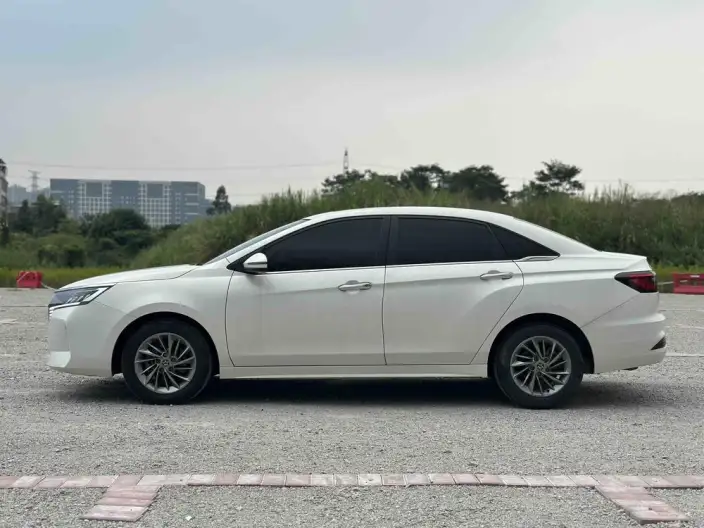 Venucia D60 2023 Model PLUS 1.6L XL CVT Yue Ling Edition – фото 3