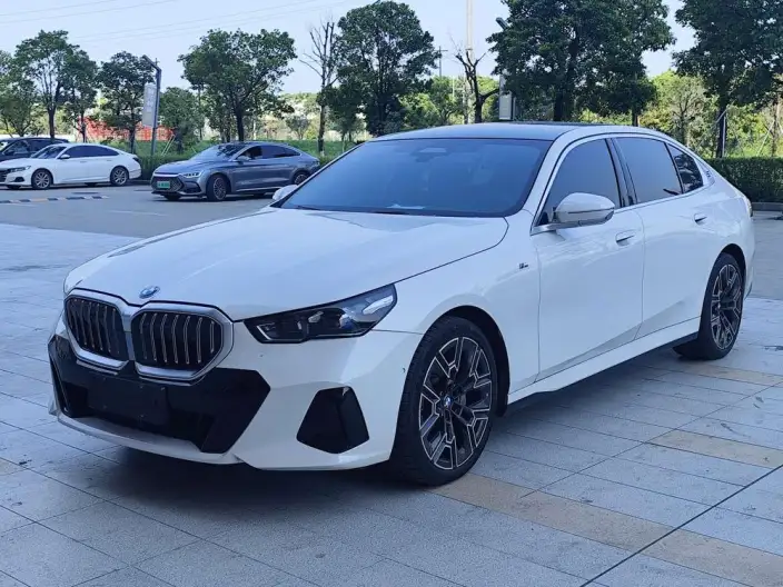 BMW 5 Series 2025 Model 530Li Exclusive Model M Sports Set